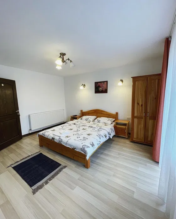 Cabana de inchiriat la munte cu ciubar Poiana Marului