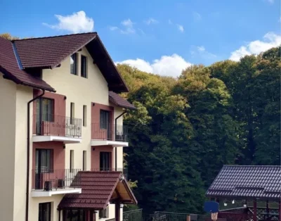 Cabana de inchiriat la munte cu ciubar Poiana Marului