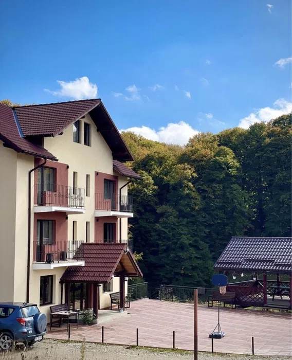 Cabana de inchiriat la munte cu ciubar Poiana Marului